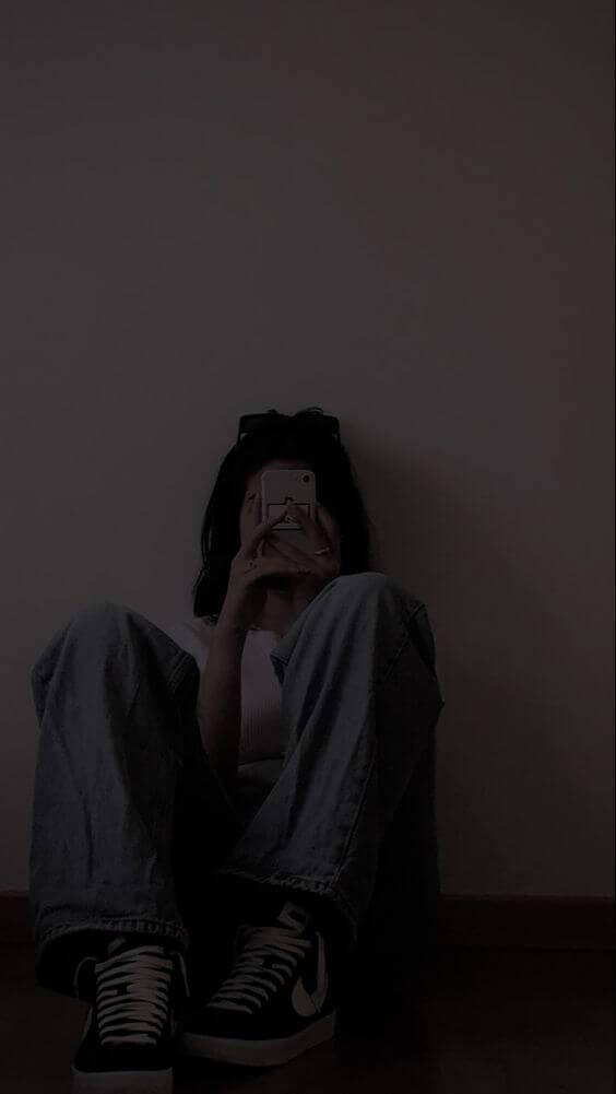 Whatsapp DP Mood Off Girl Images
