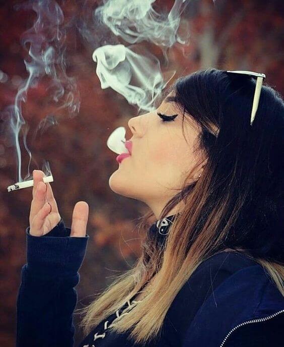Attitude Smoke Girl DP